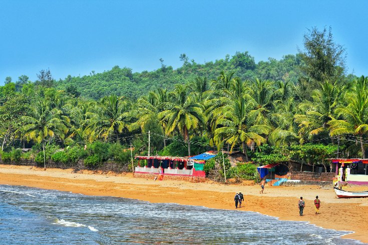 Romantic beach walk during Goa honeymoon tour